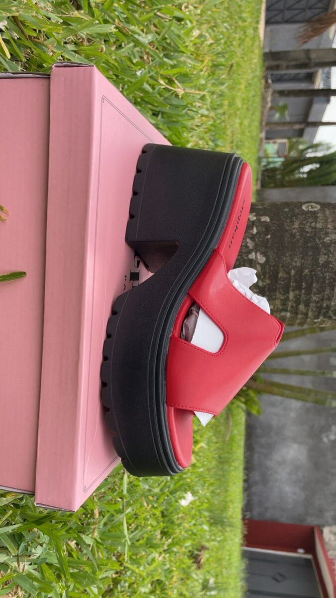 Sandales tendance avec boucles élégantes