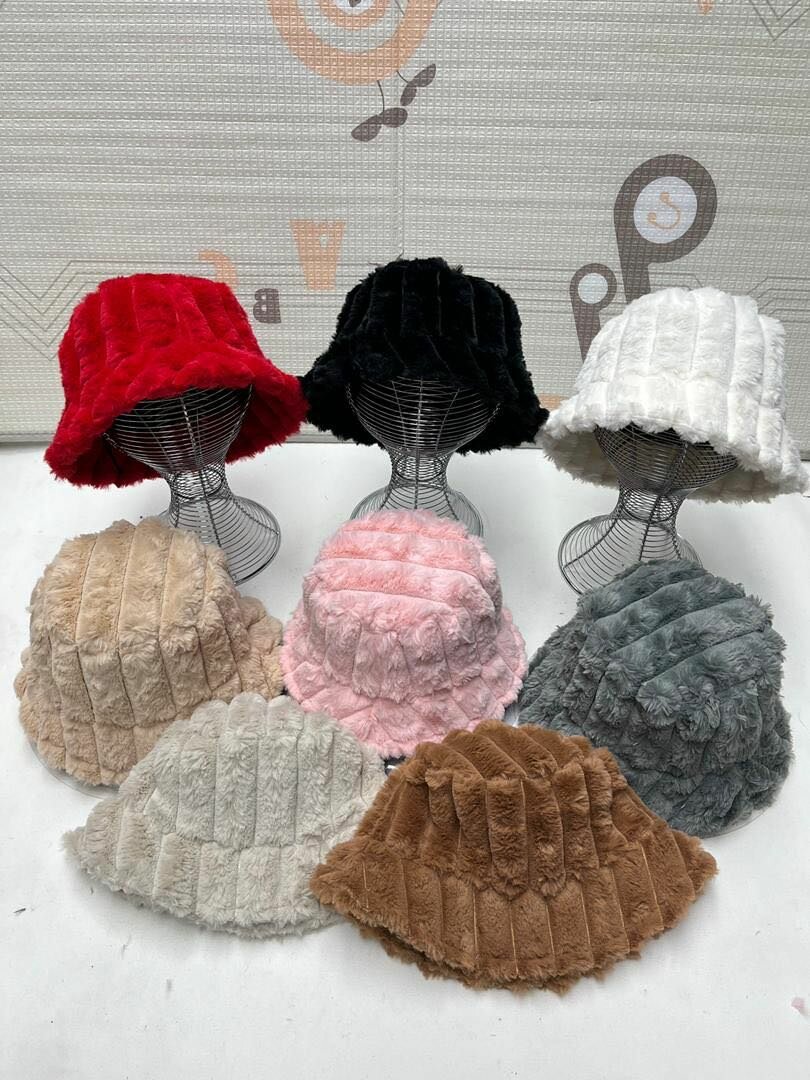 Chapeau seau en peluche