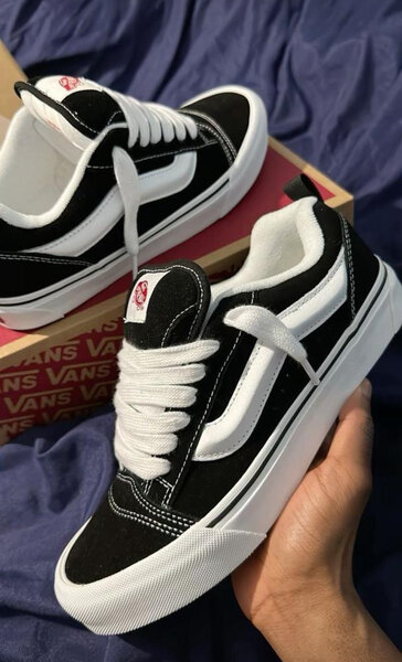 Sneakers tendance noires et blanches