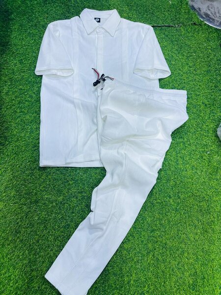 Complet survêtement disponible