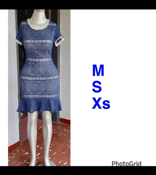 Robe en dentelle bleue élégante