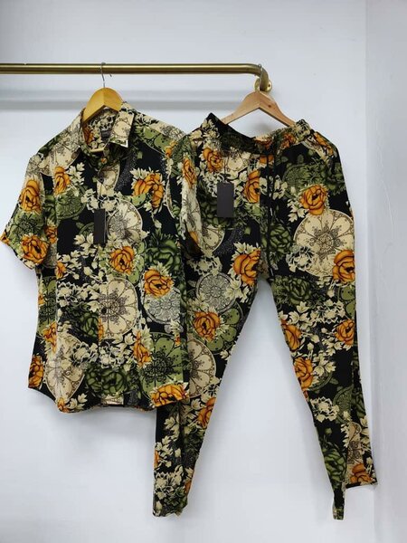 Chemise et pantalon fleuris homme