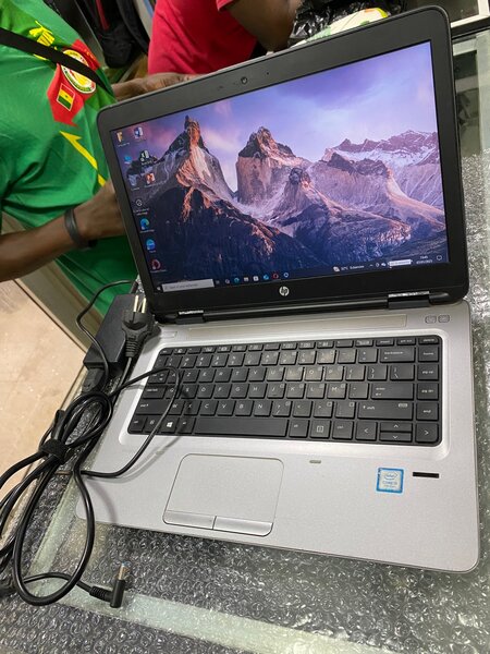 HP CORE I5 7 em GÉNÉRATION EN 14 POUCE ÉTAT QUASY NEUF