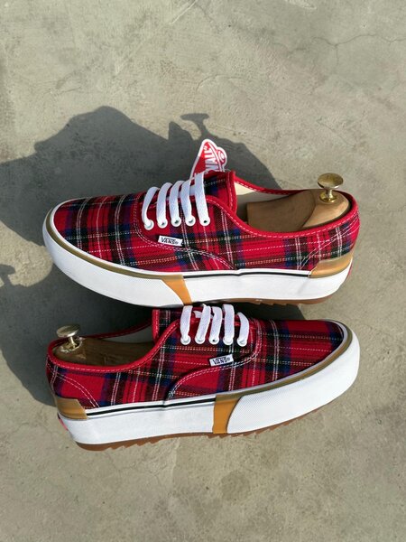 Baskets à carreaux rouges mode