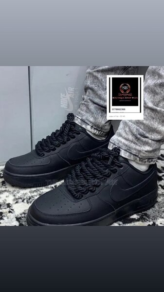 Basket Nike air force authentique avec sa boîte