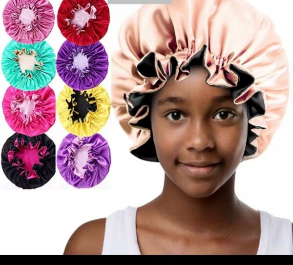 Bonnet en satin réversible