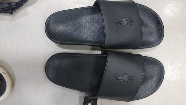 Claquettes noires élégantes