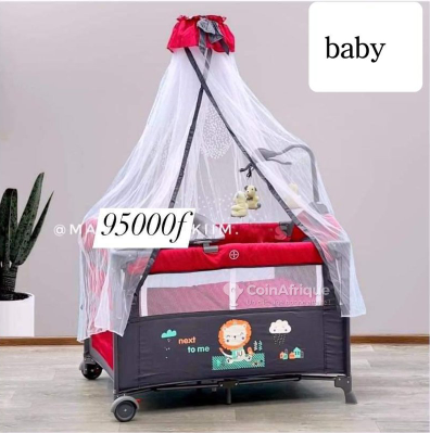Lit bébé pliable avec moustiquaire rouge
