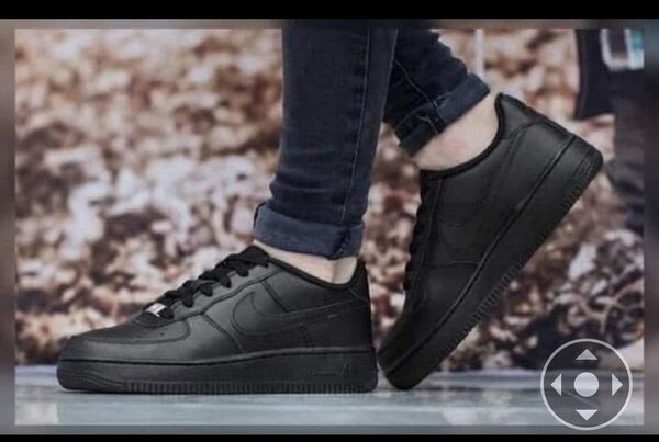 Paire de tennis noire