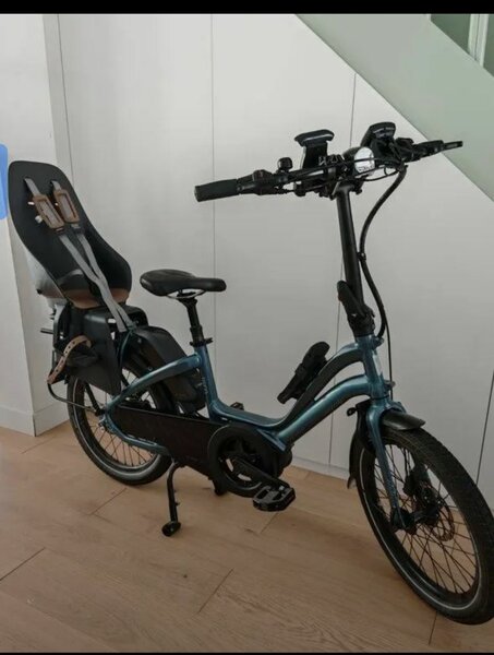 Vélo électrique compact urbain