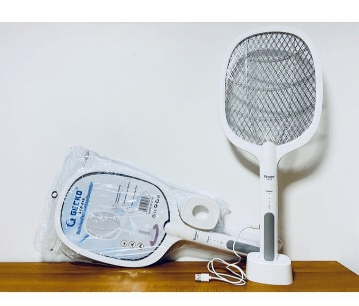 Raquette anti-moustiques électrique