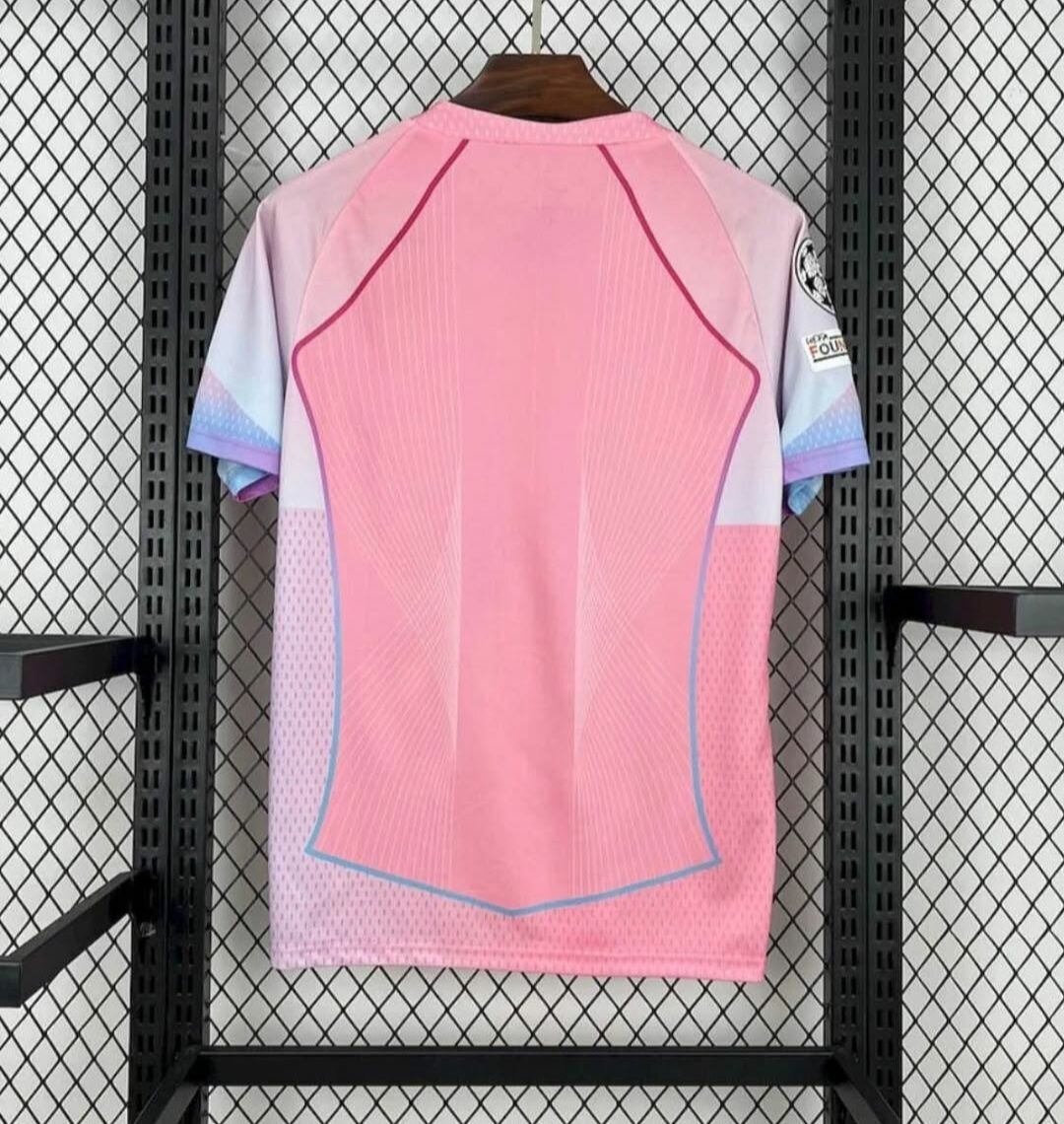 Maillot de foot rose stylé