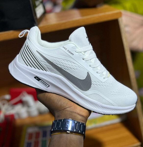 Baskets blanches tendance unisexes