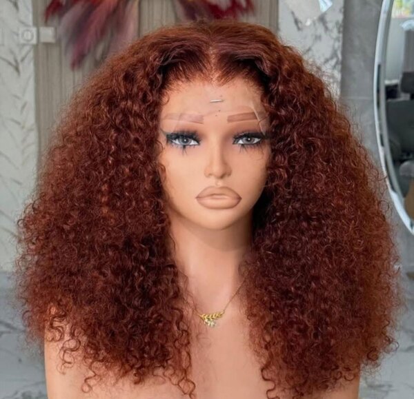 Perruque bouclée brunie