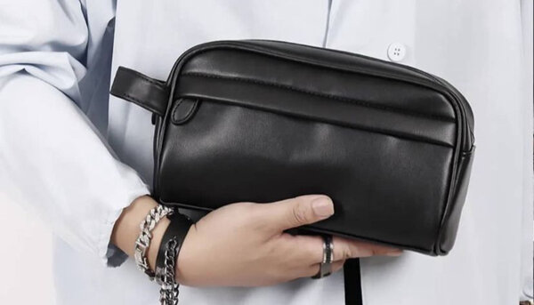 Trousse de toilette en cuir