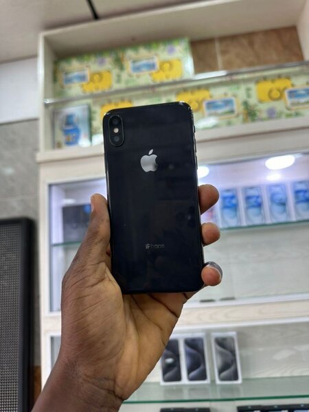 iPhone X 64giga tout passe