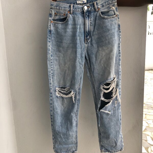 Jeans déchirés tendance