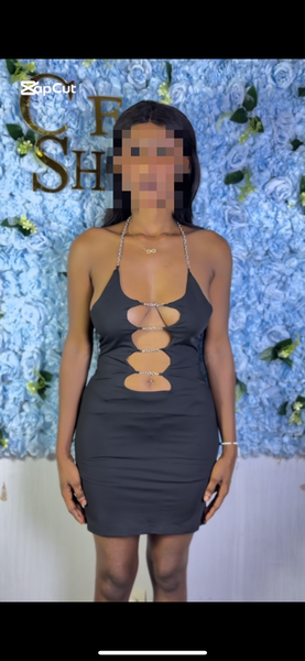 Robe noire élégante sans dos