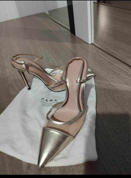 Sandales à talon dorée zara