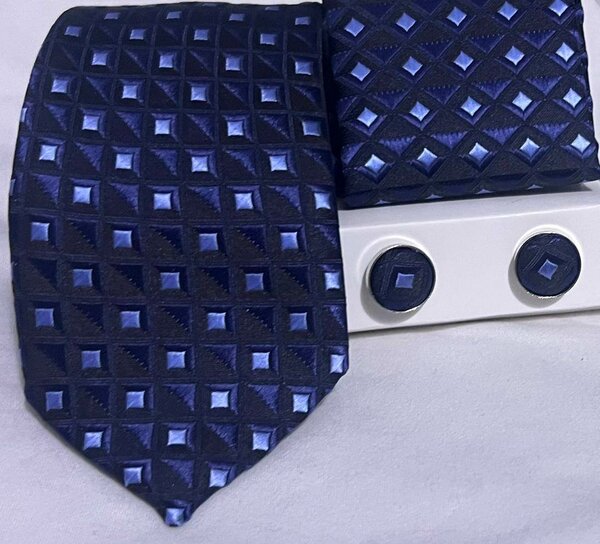 Ensemble cravate et boutons