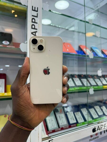 iPhone 13 128Go quasi neuf juste écran changé