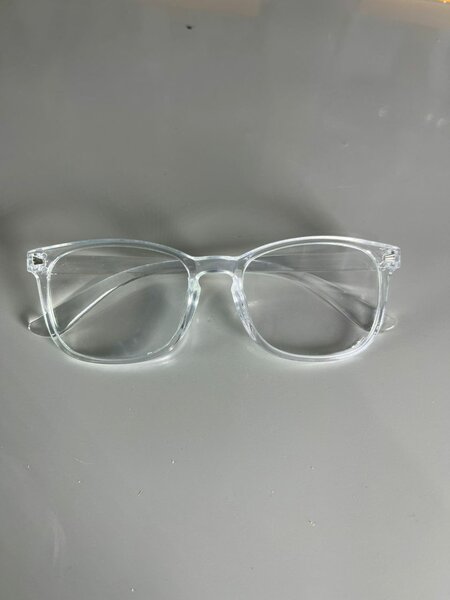Lunettes transparentes élégantes