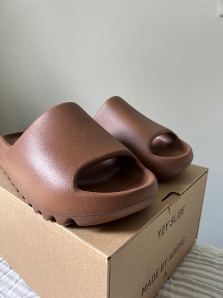 Yeezy slides triple brown