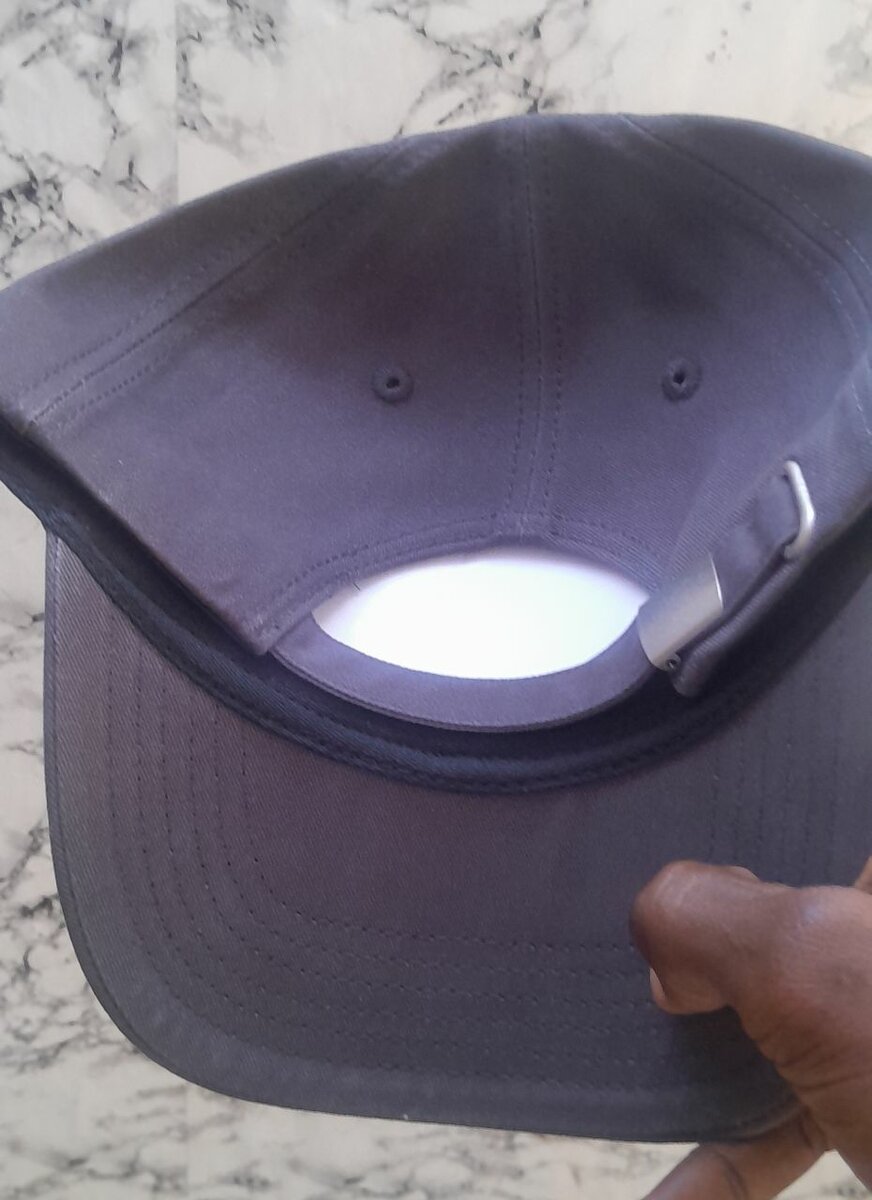 Casquette élégante brodée