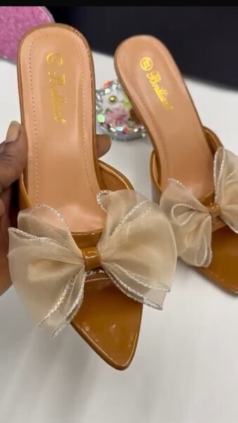 Fashionable slipper heel