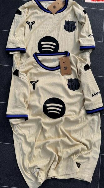 Maillots de football authentiques