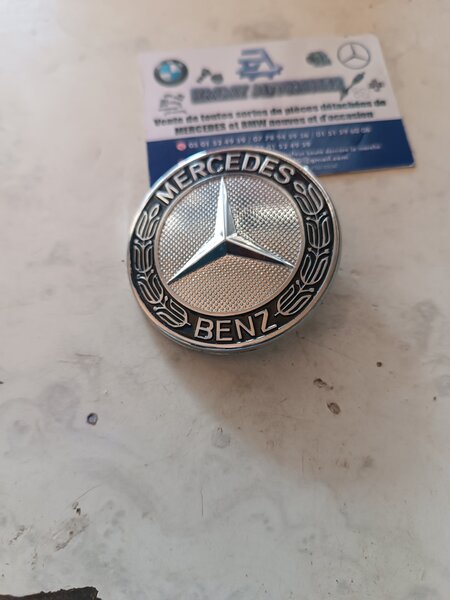 Mercedes bonnet logo
