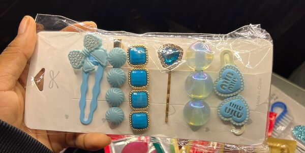 Épingles à cheveux bleues