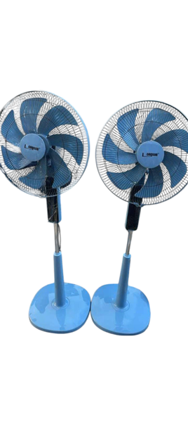 Ventilateurs sur pied bleu élégants