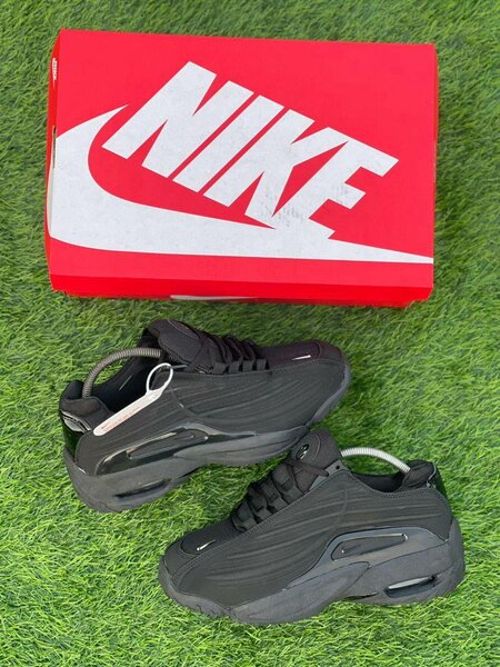 Nike Sneakers Noires Élégantes