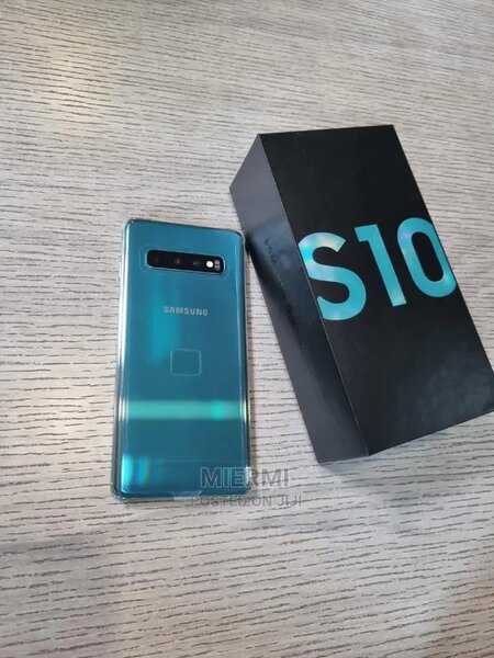 Samsung Galaxy S10 Smartphone