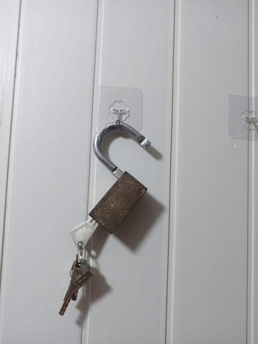 Crochets adhésifs muraux transparents