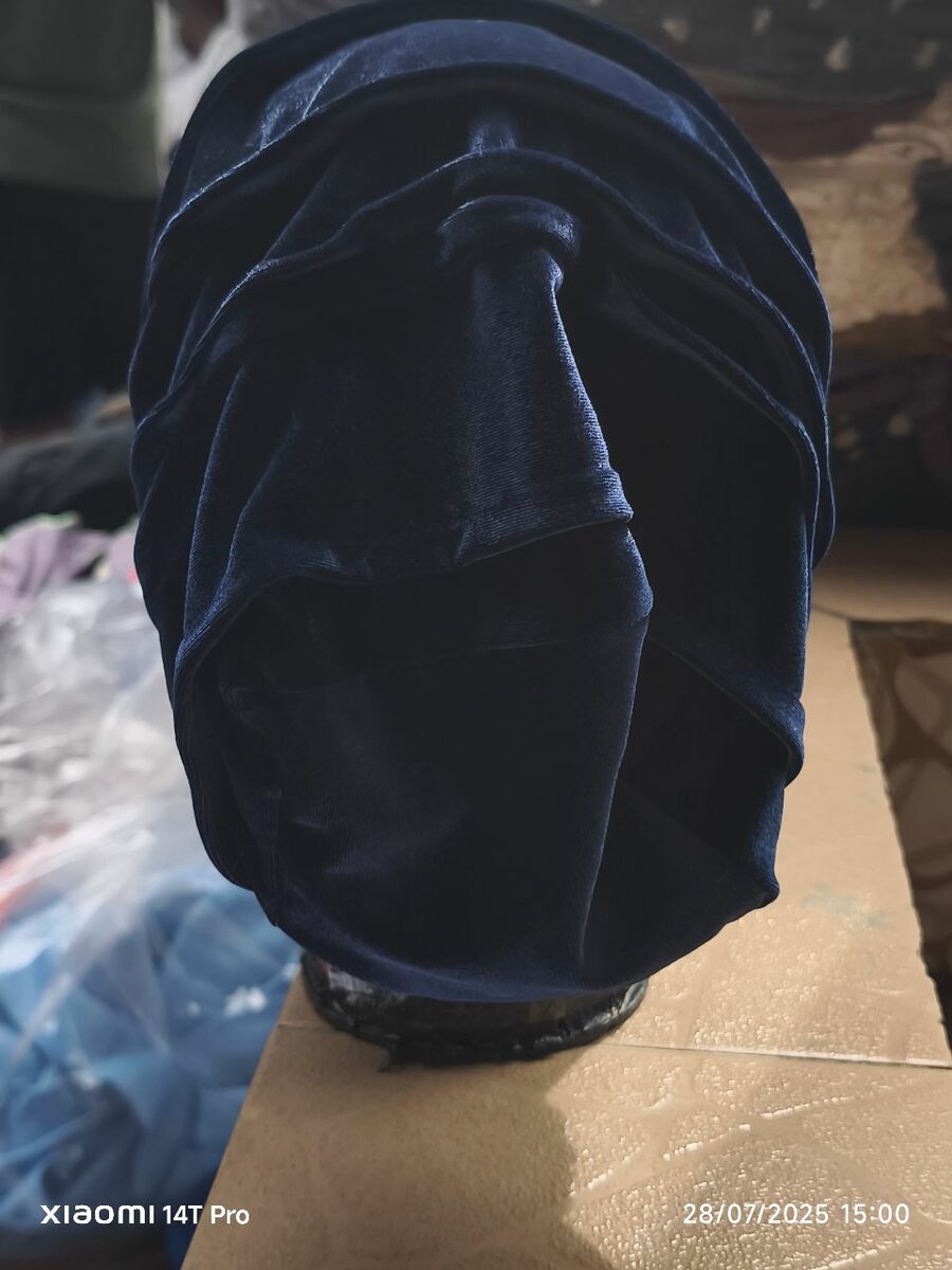 Turban en velours bleu élégant