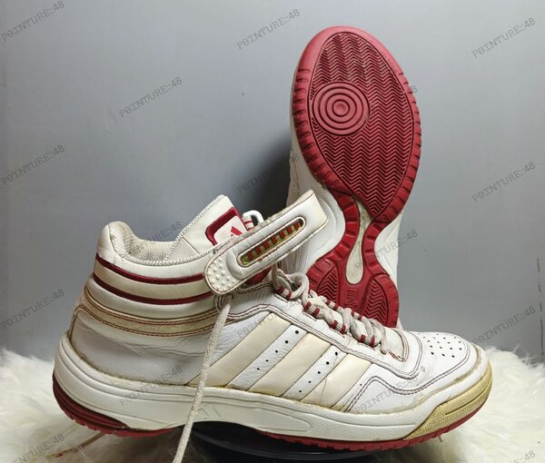 Baskets montantes blanches et rouges