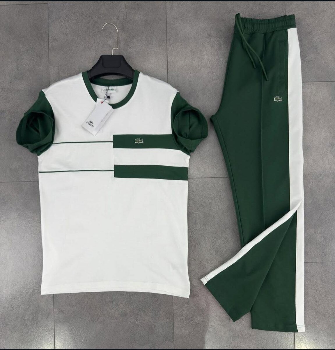 Ensemble sport homme élégant