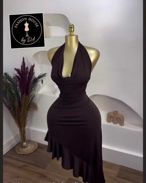 Robe élégante dos nu