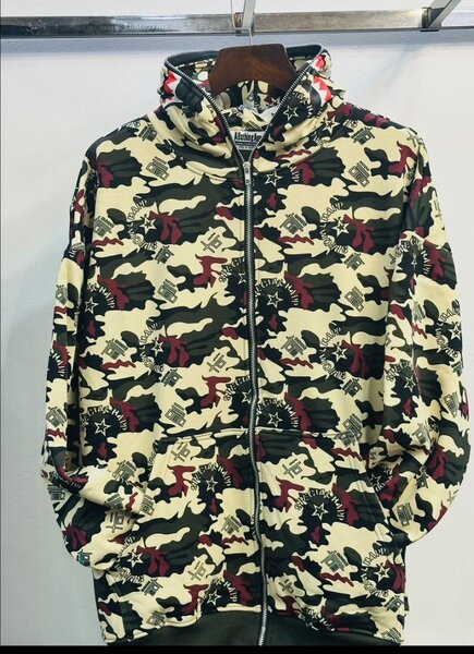 Sweat à capuche graphique tendance