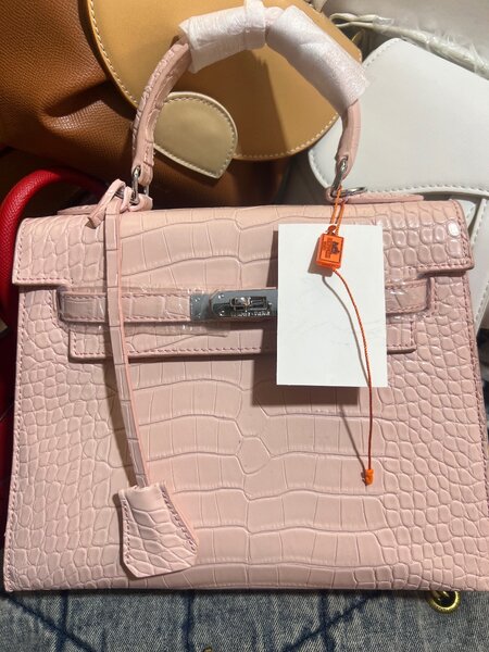 Sac à main en cuir croco élégant