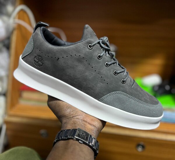 Basket en cuir noir/gris