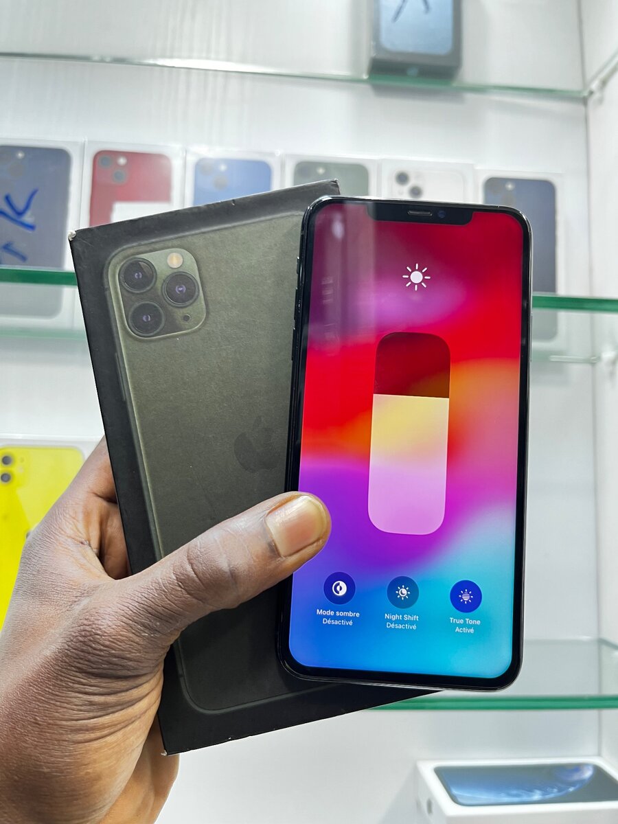 iPhone 11pro max 64go avec carton