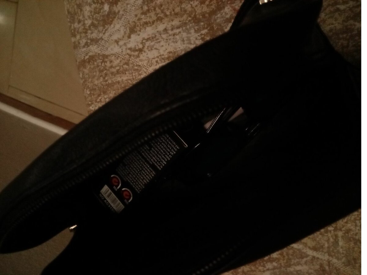 Sacoche en cuir noir élégante