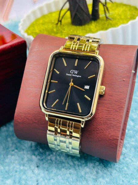 UNE MONTRE DANIEL ORIGINALE