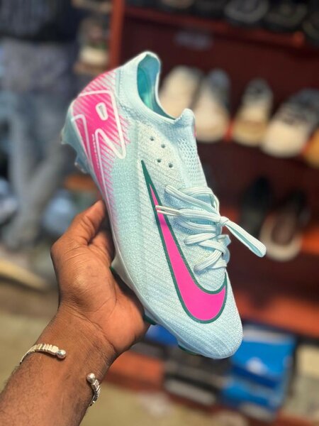 Chaussures de football élégantes