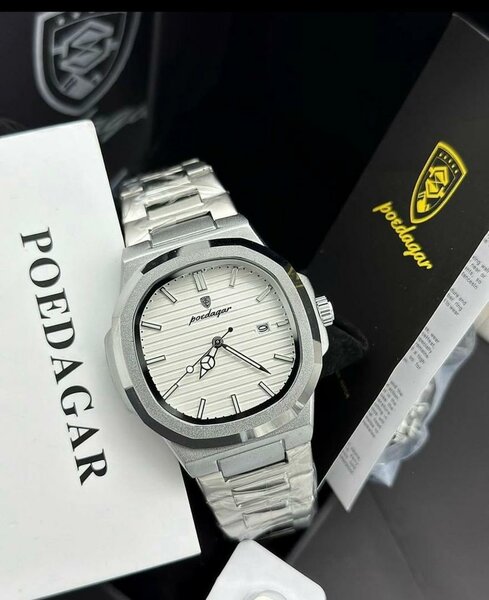 Montre argentée POEDAGAR