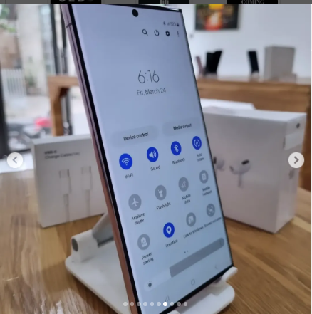 Samsung_Galaxy_S23_Ultra ( very neat )