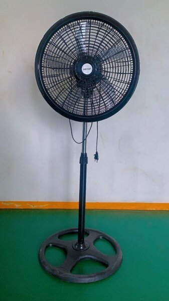 Standing fan 18 inches high speed performance